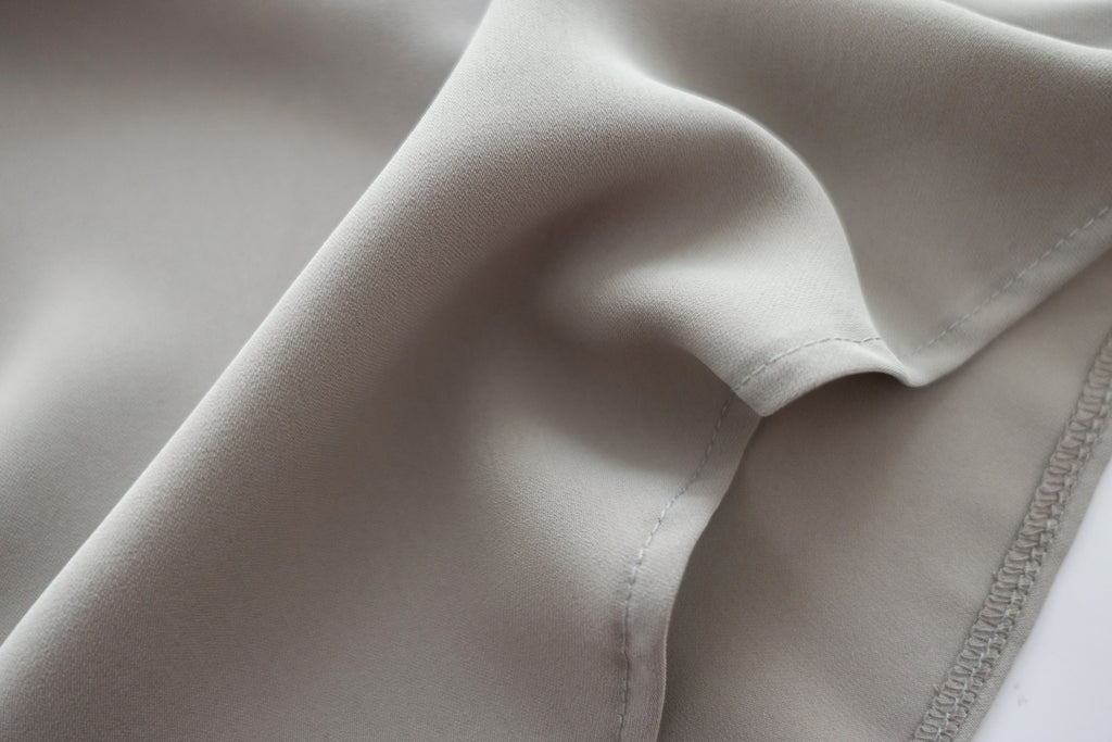 Asymmetrical 微斜方領軟滑無袖. Blouse/ BU8943