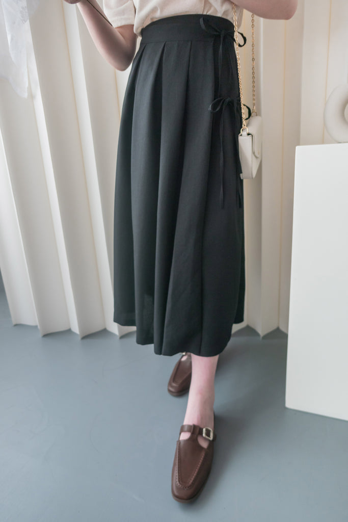 Ribbons Pleated 顯腰身內鈕扣質感雙蝴蝶結半身裙, Skirt/ SK8713