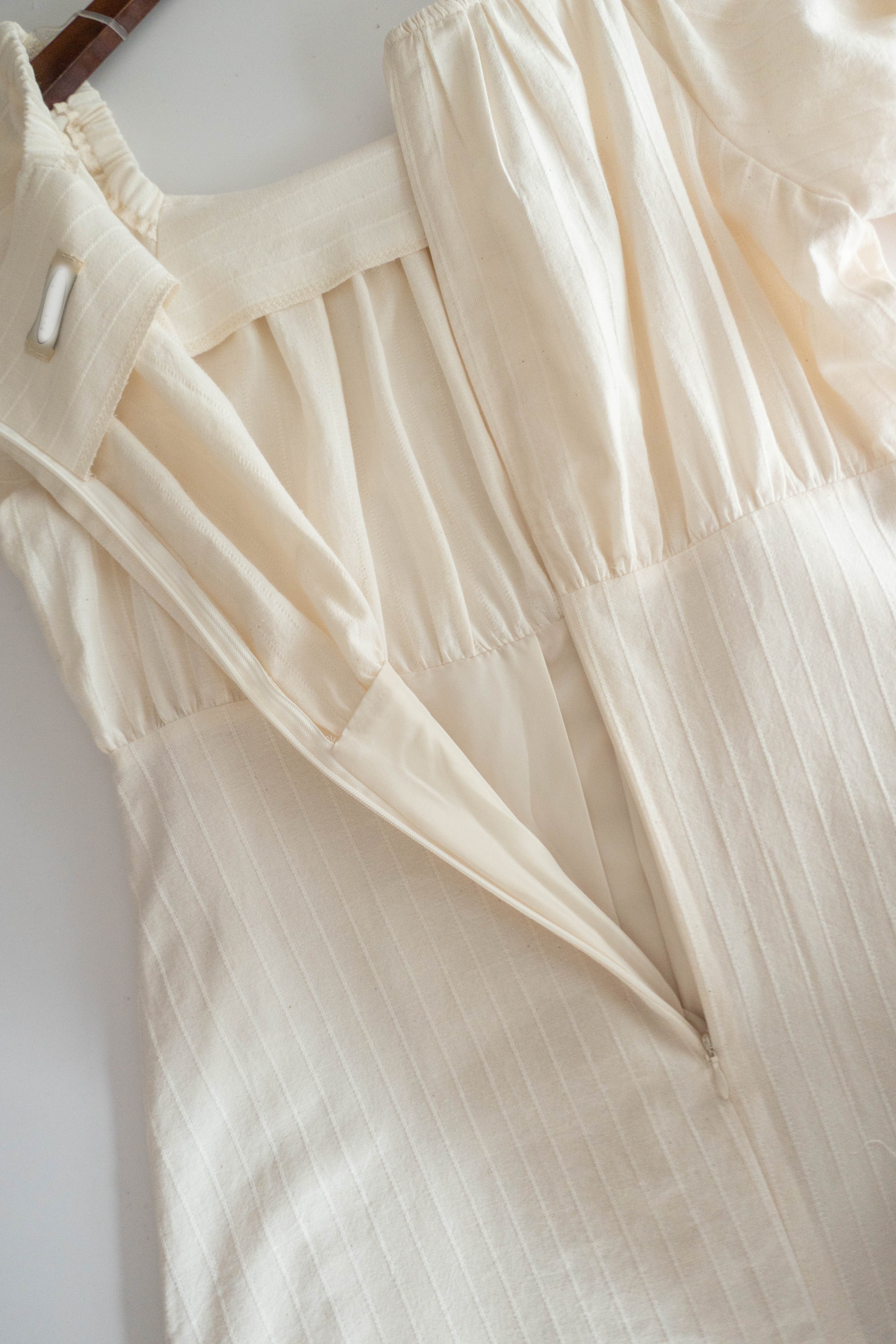 Ivory 復古優雅平領不貼直身條紋連身裙, Dress/ DS9262