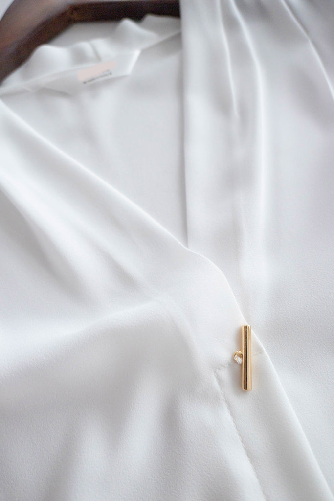 Fine Gold 簡約知性車褶領金屬飾物雪紡, Blouse/ BU8951