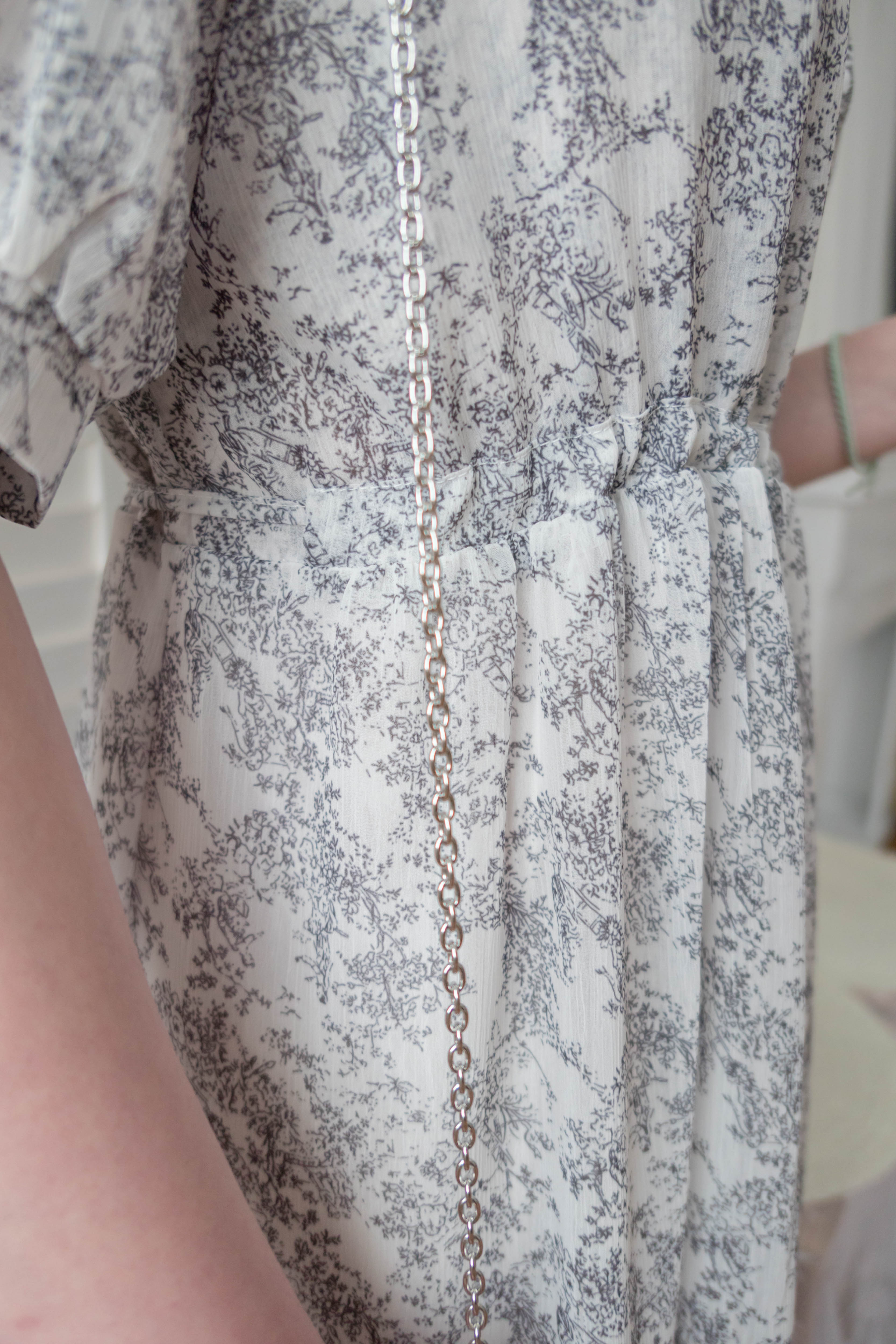 Chiffon Floral 氣質V領黑白印花束腰飄逸雪紡裙, Dress/ DS9302