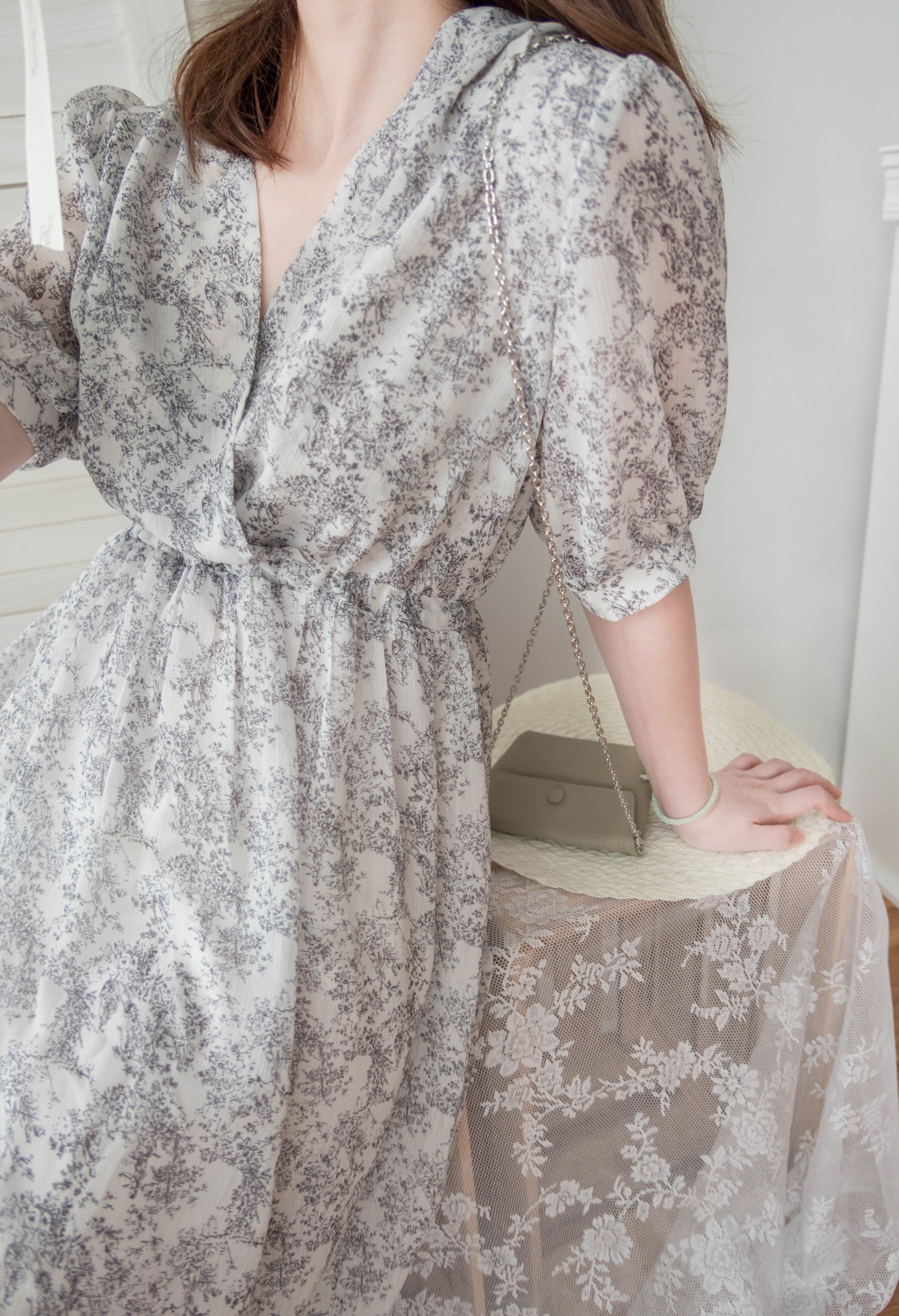 Chiffon Floral 氣質V領黑白印花束腰飄逸雪紡裙, Dress/ DS9302