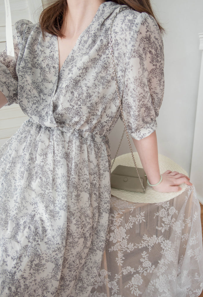 Chiffon Floral 氣質V領黑白印花束腰飄逸雪紡裙, Dress/ DS9302
