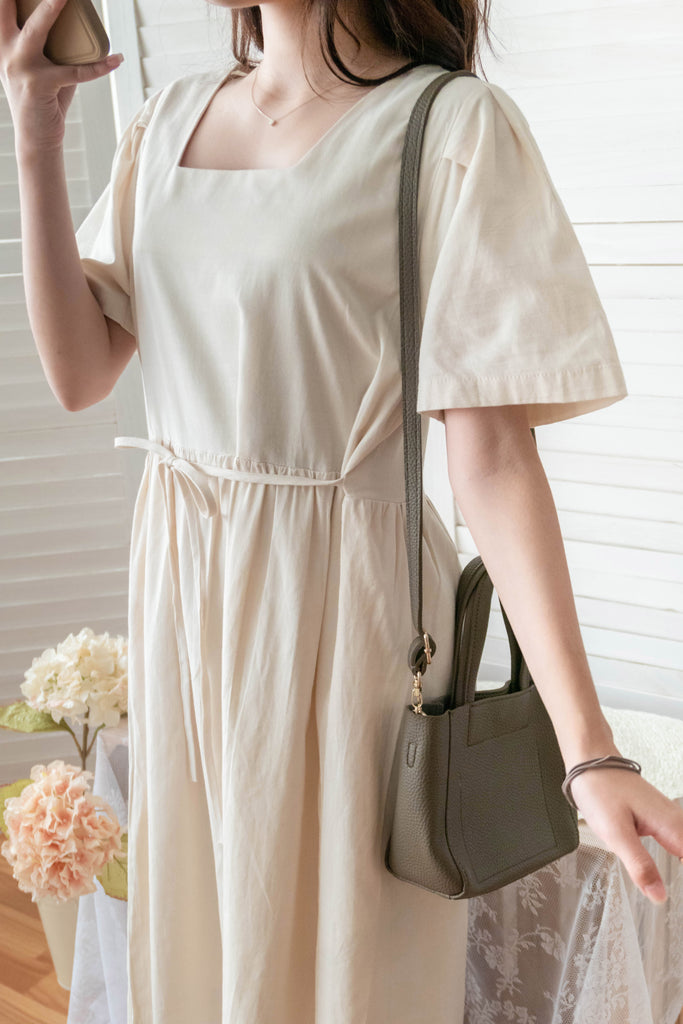 Beige 優雅隨性方領後背單排鈕扣, Dress/ DS9308