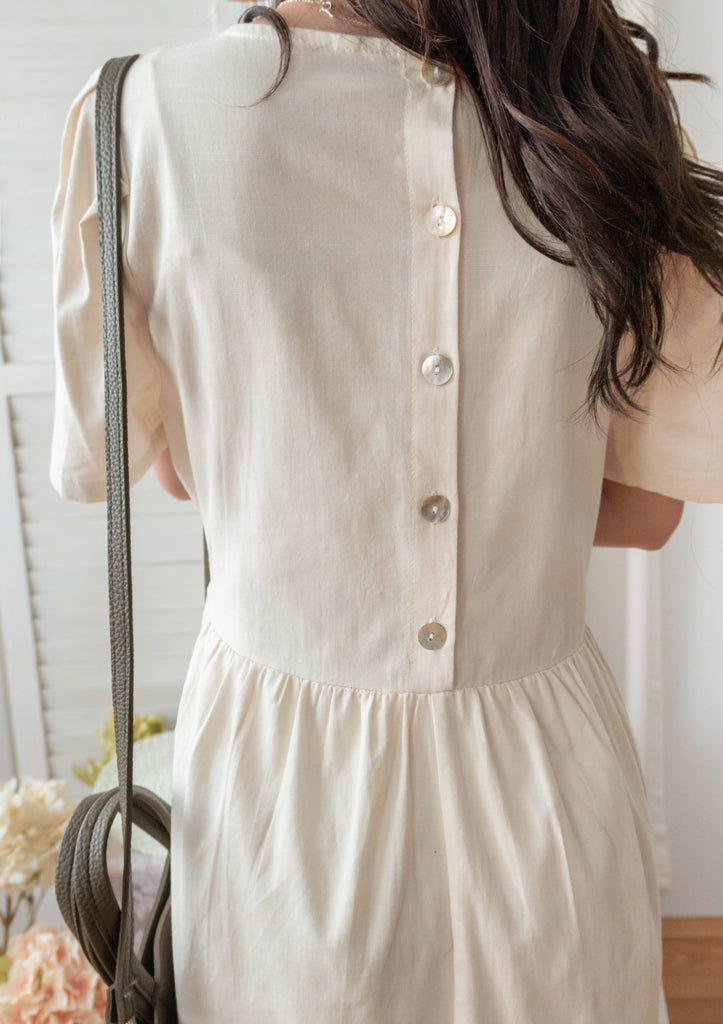 Beige 優雅隨性方領後背單排鈕扣, Dress/ DS9308