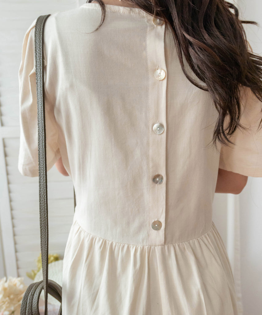Beige 優雅隨性方領後背單排鈕扣, Dress/ DS9308