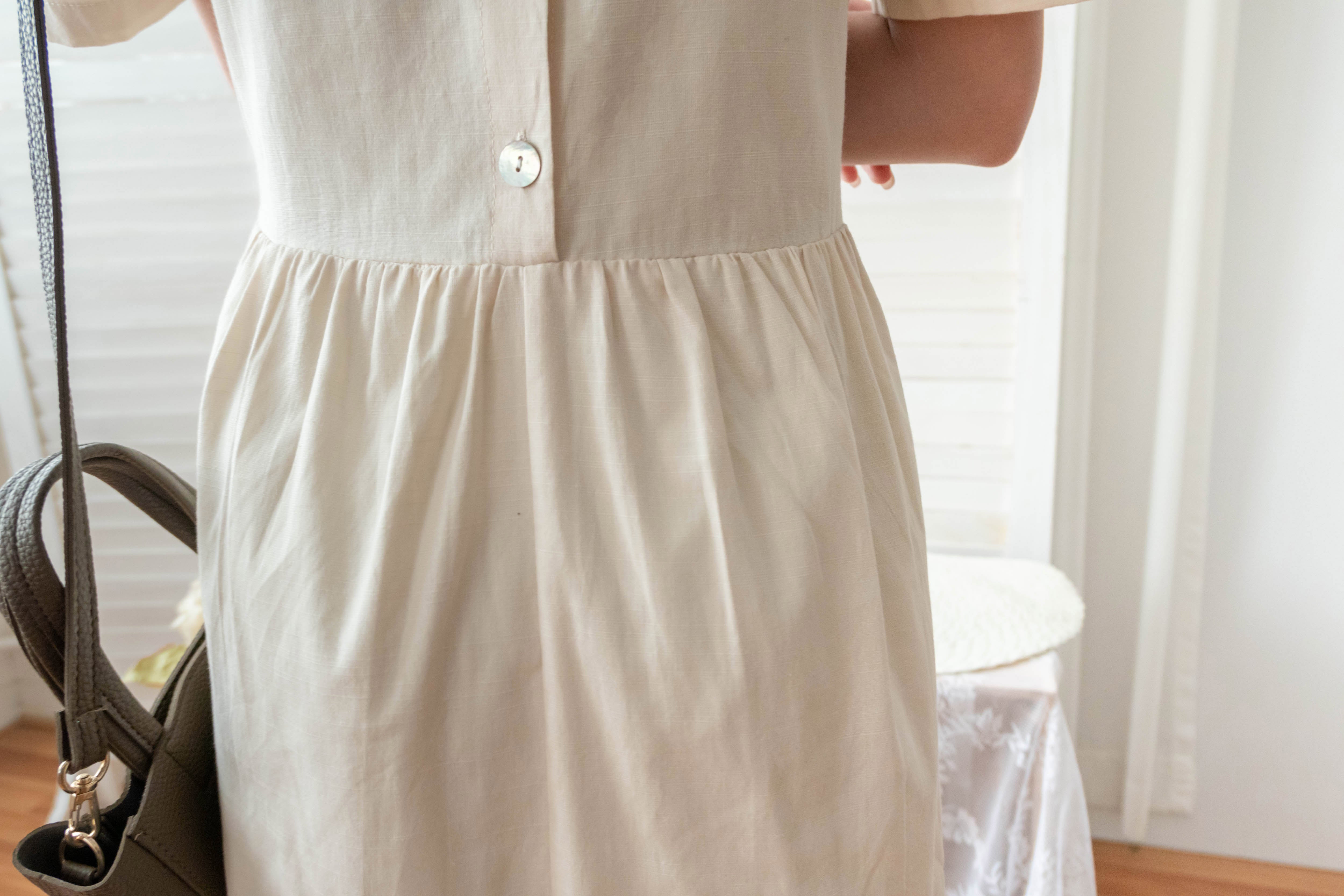 Beige 優雅隨性方領後背單排鈕扣, Dress/ DS9308