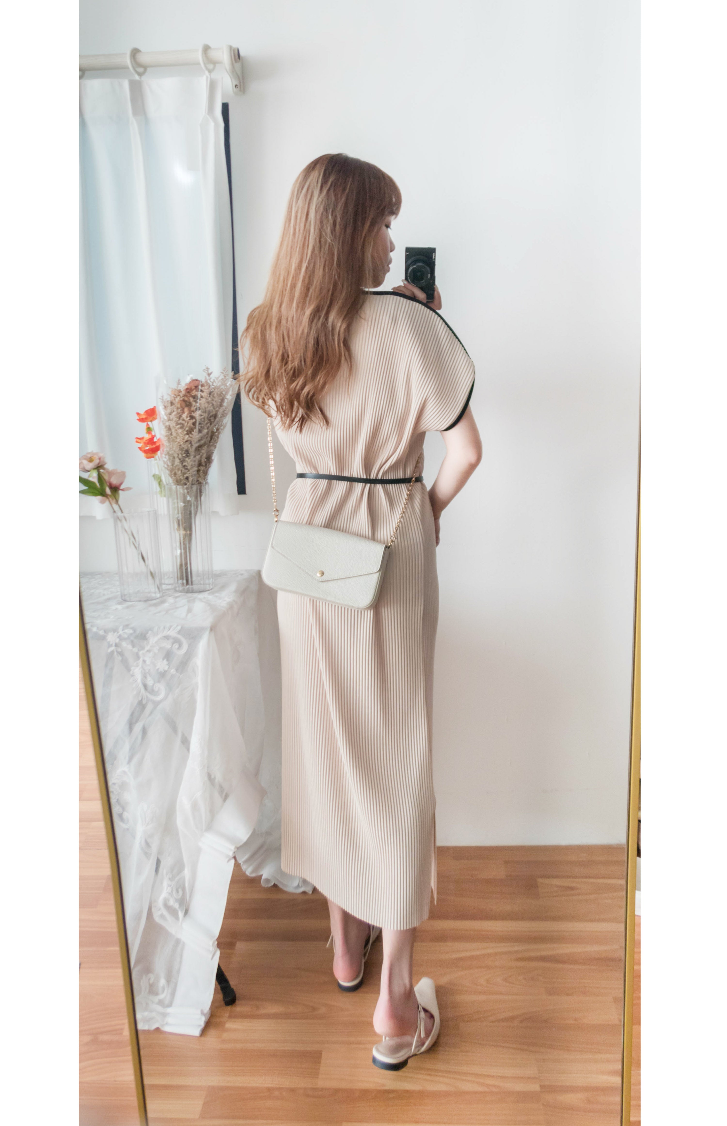 (BEIGE ONLY) Pleated Coco 輕優雅船領細百褶裙身闊鬆開叉, Dress/ DS9311