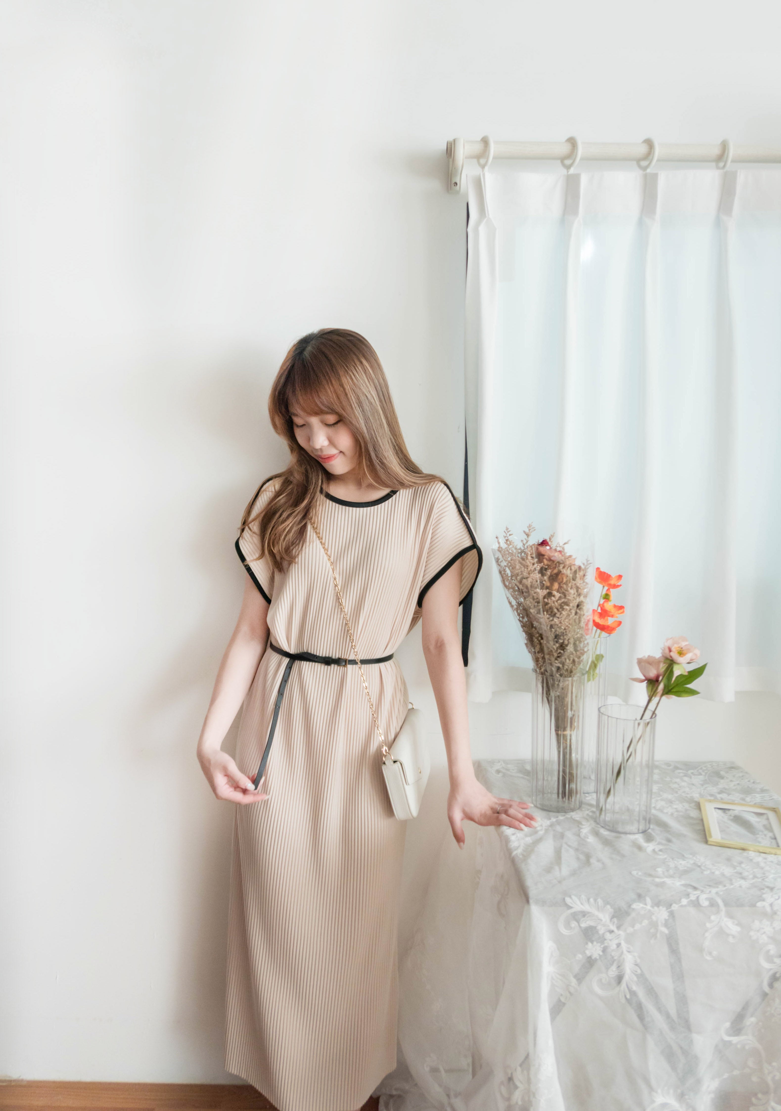 (BEIGE ONLY) Pleated Coco 輕優雅船領細百褶裙身闊鬆開叉, Dress/ DS9311