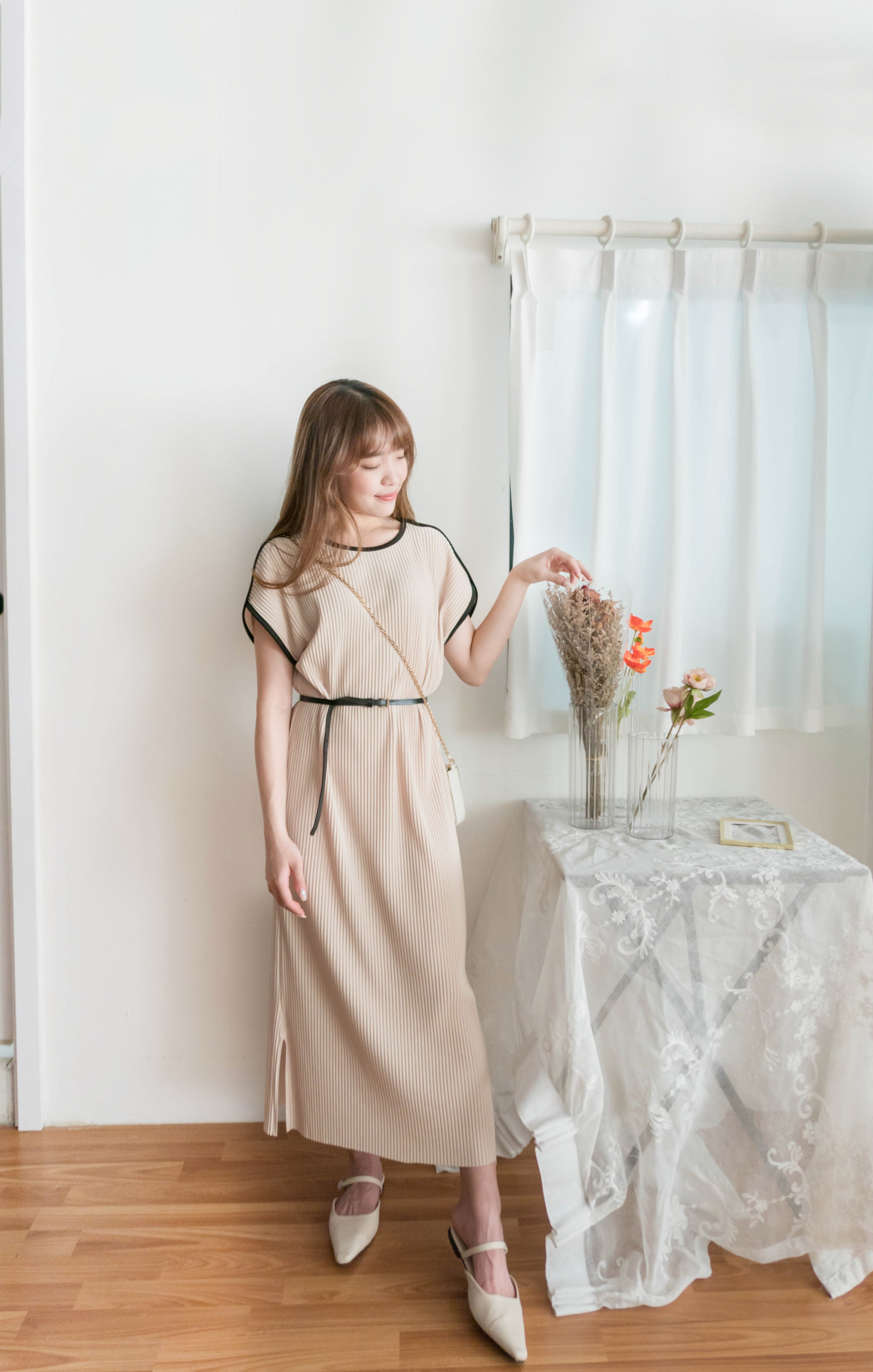 (BEIGE ONLY) Pleated Coco 輕優雅船領細百褶裙身闊鬆開叉, Dress/ DS9311