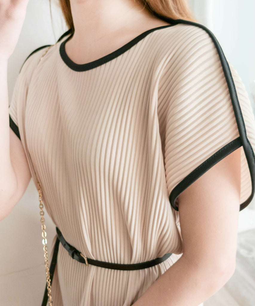 (BEIGE ONLY) Pleated Coco 輕優雅船領細百褶裙身闊鬆開叉, Dress/ DS9311