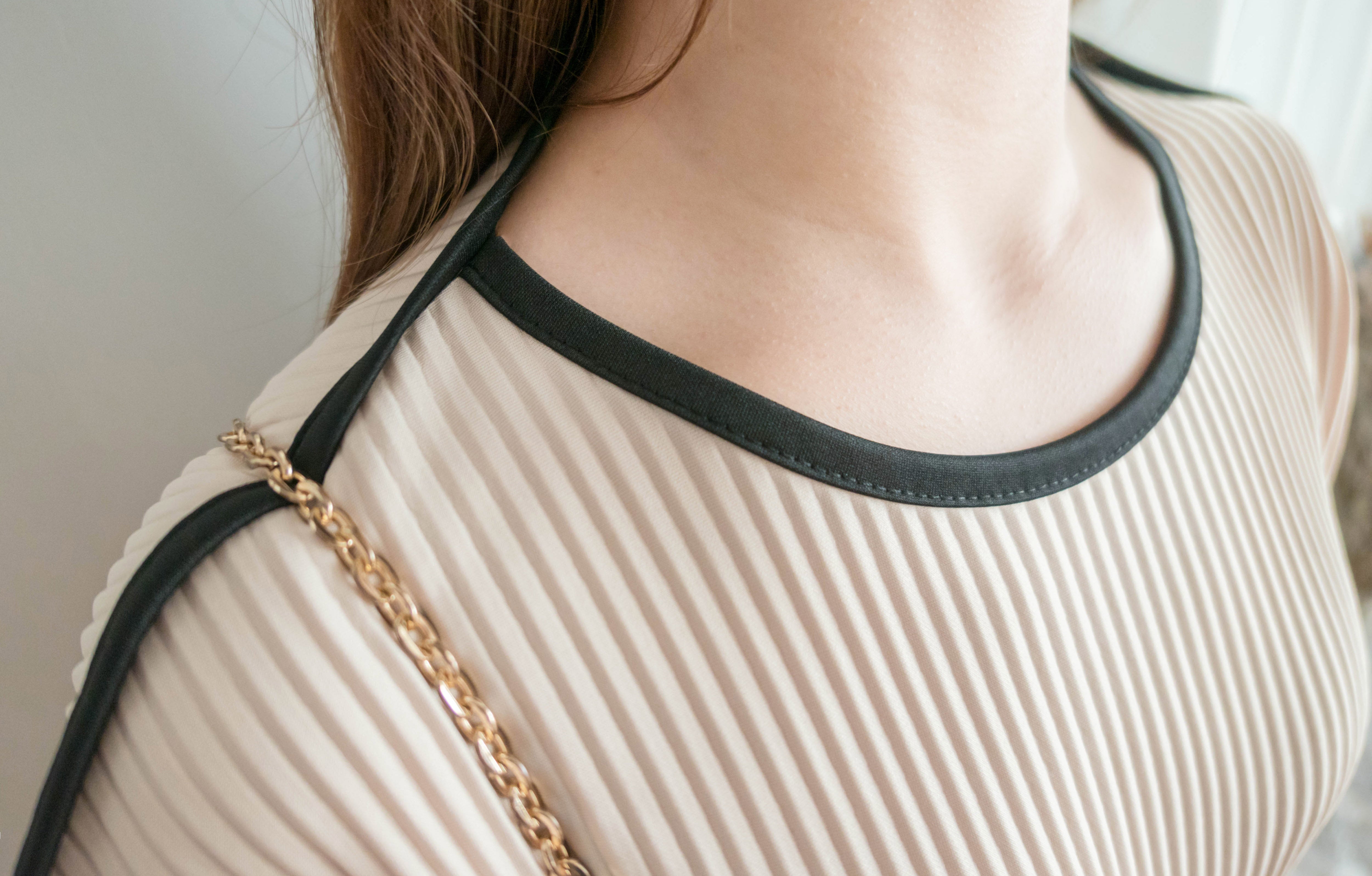 (BEIGE ONLY) Pleated Coco 輕優雅船領細百褶裙身闊鬆開叉, Dress/ DS9311