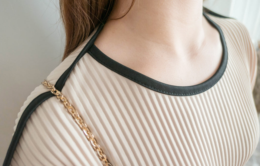 (BEIGE ONLY) Pleated Coco 輕優雅船領細百褶裙身闊鬆開叉, Dress/ DS9311