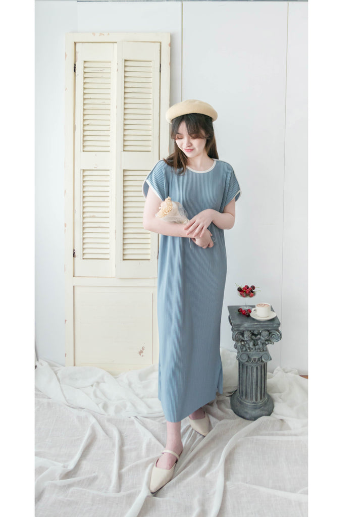 (BEIGE ONLY) Pleated Coco 輕優雅船領細百褶裙身闊鬆開叉, Dress/ DS9311