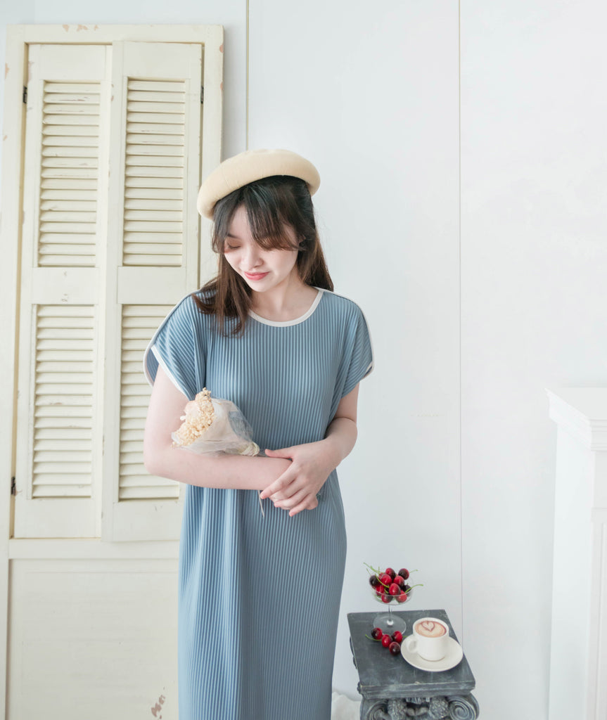 (BEIGE ONLY) Pleated Coco 輕優雅船領細百褶裙身闊鬆開叉, Dress/ DS9311