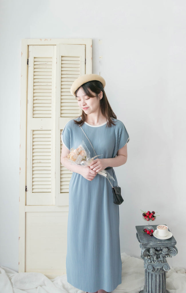 (BEIGE ONLY) Pleated Coco 輕優雅船領細百褶裙身闊鬆開叉, Dress/ DS9311