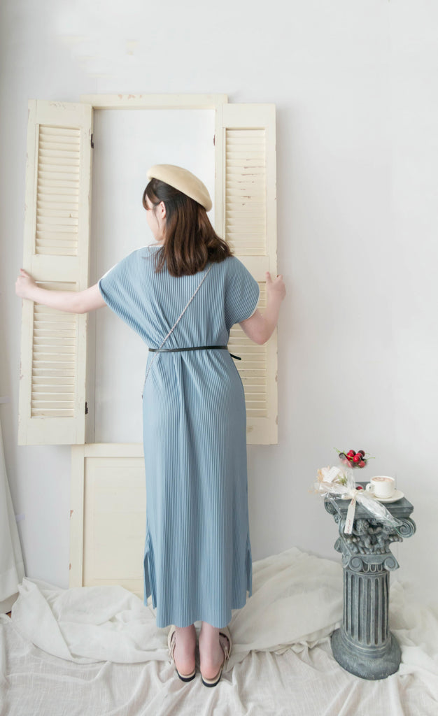 (BEIGE ONLY) Pleated Coco 輕優雅船領細百褶裙身闊鬆開叉, Dress/ DS9311