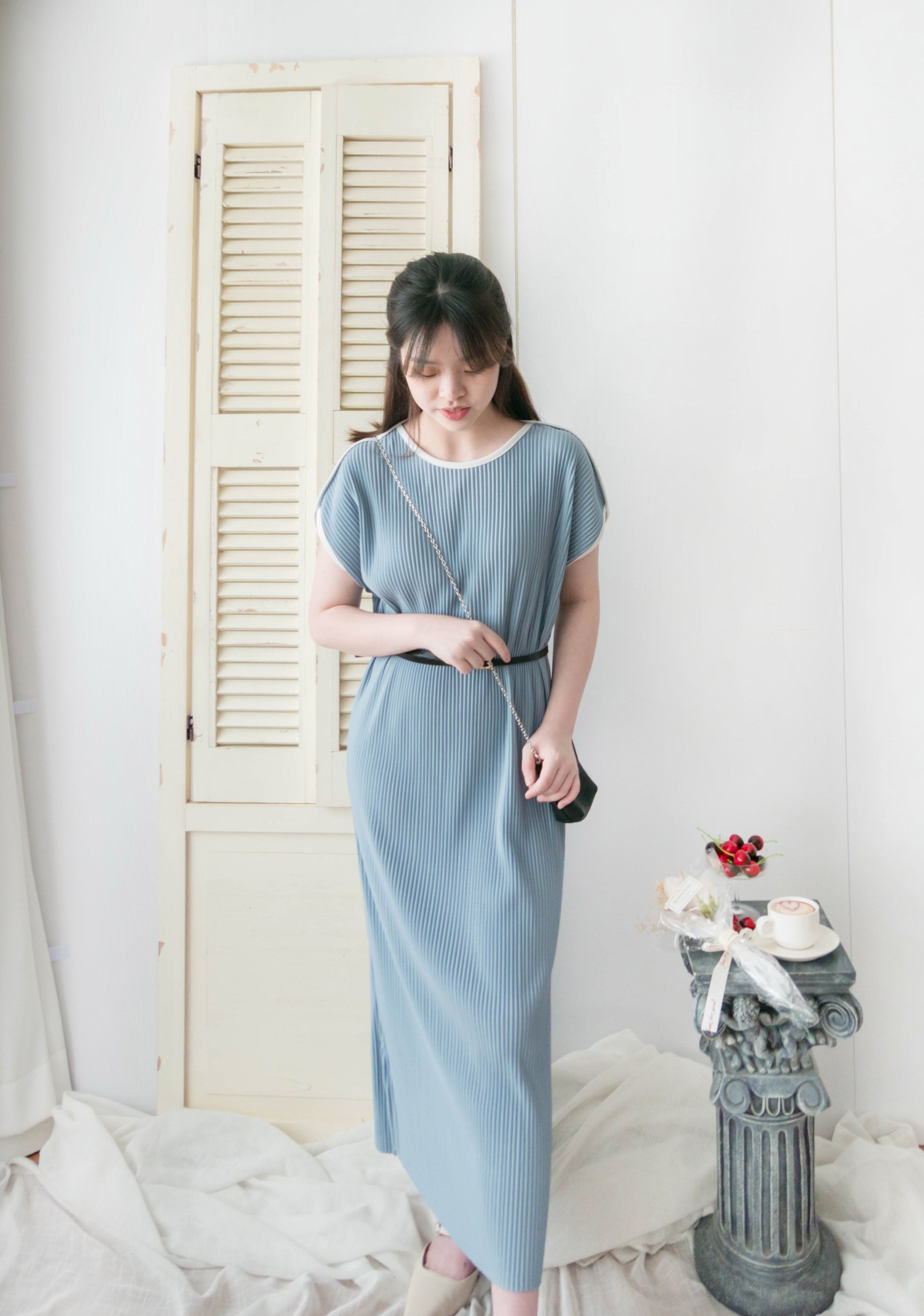 (BEIGE ONLY) Pleated Coco 輕優雅船領細百褶裙身闊鬆開叉, Dress/ DS9311