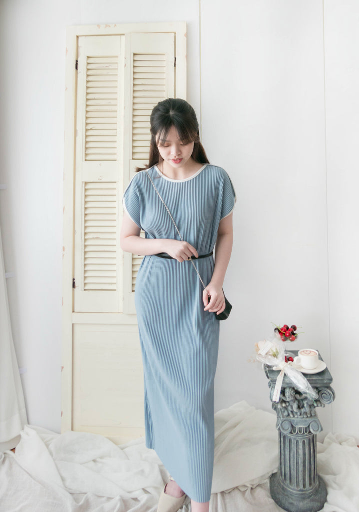 (BEIGE ONLY) Pleated Coco 輕優雅船領細百褶裙身闊鬆開叉, Dress/ DS9311
