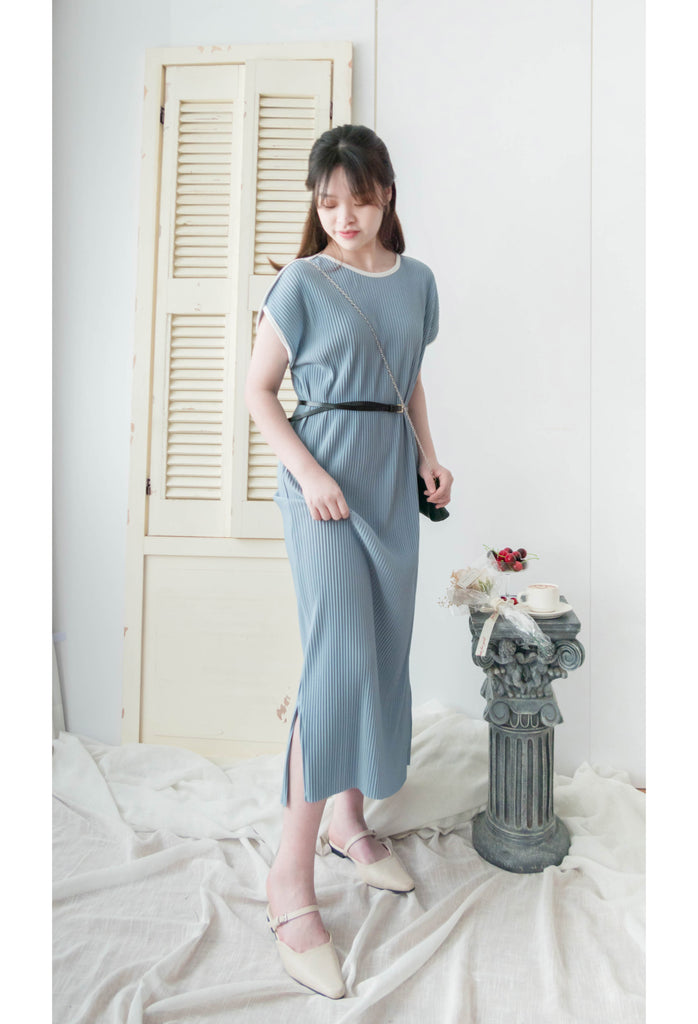 (BEIGE ONLY) Pleated Coco 輕優雅船領細百褶裙身闊鬆開叉, Dress/ DS9311