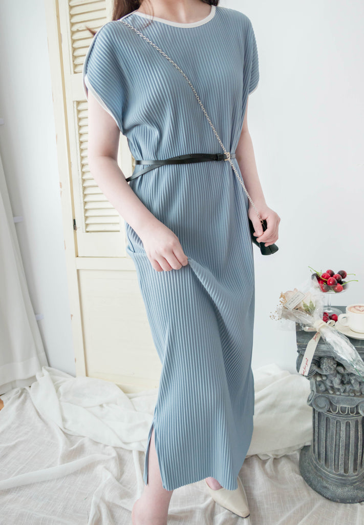 (BEIGE ONLY) Pleated Coco 輕優雅船領細百褶裙身闊鬆開叉, Dress/ DS9311
