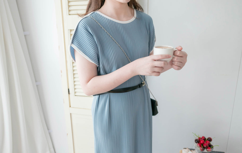 (BEIGE ONLY) Pleated Coco 輕優雅船領細百褶裙身闊鬆開叉, Dress/ DS9311