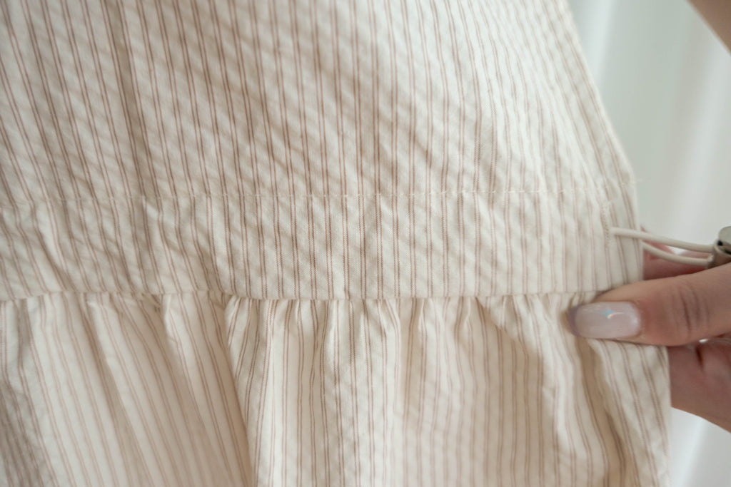 Beige Stripe 杏色淺條紋溫柔感修腰連身裙, Dress/ DS9315