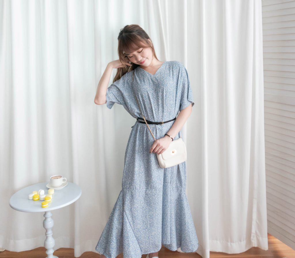 !𝕃𝔸𝕊𝕋 𝔽𝔼𝕎! Babybreath 藍色滿天星印花寬鬆魚尾連身裙, Dress/ DS9318