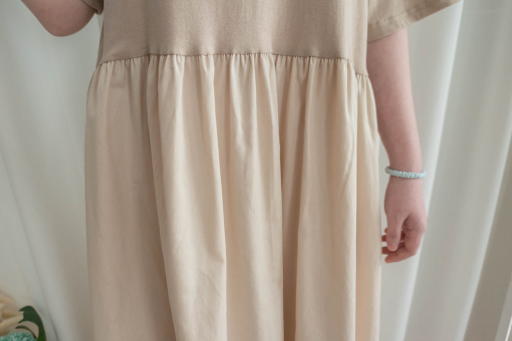 Beige 彈性棉質皺褶腰間大擺連身裙, Dress/ DS9321