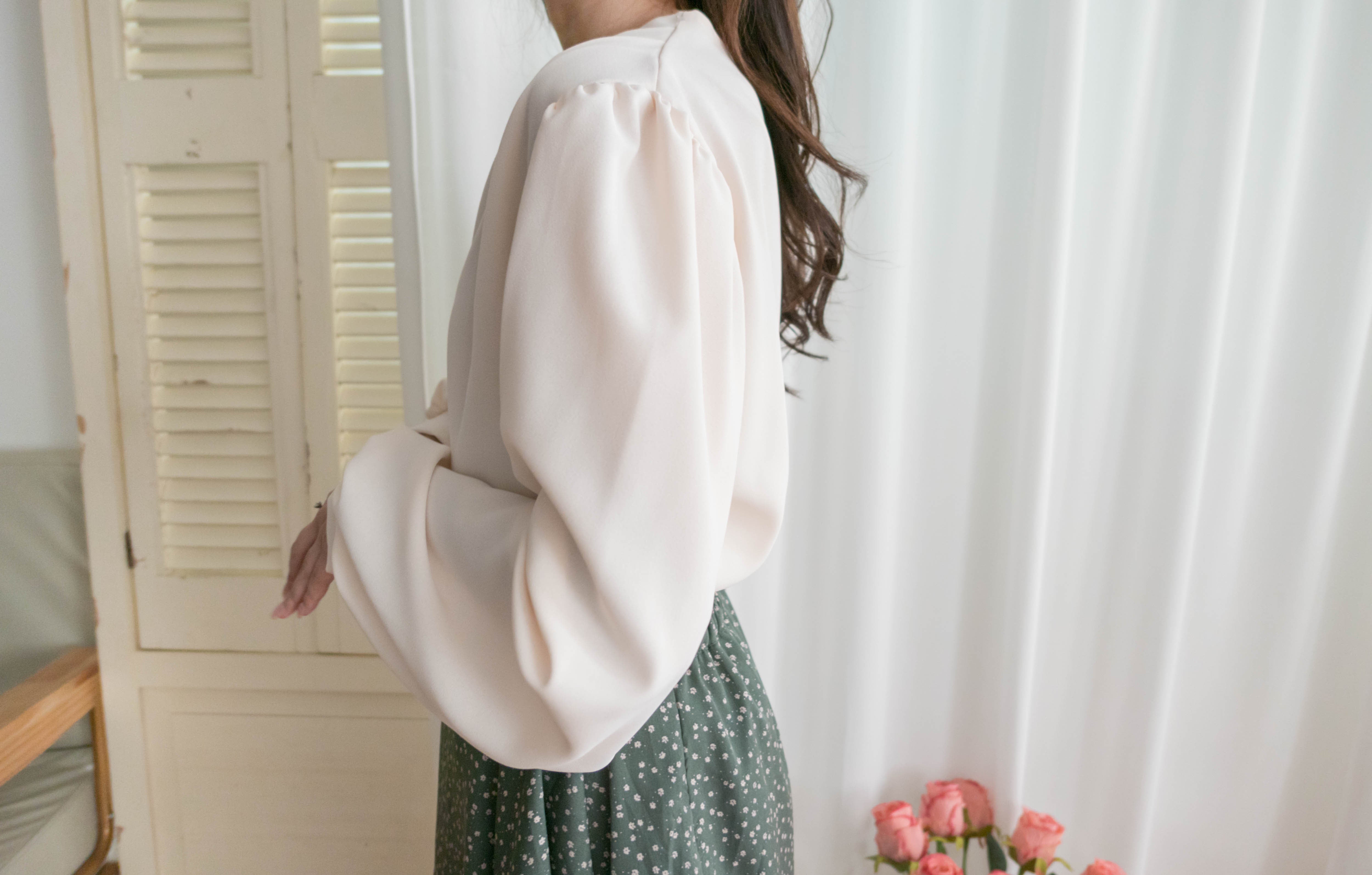 V Pleated 不透膚通透鈕扣質感雪紡, Blouse/ BU8965