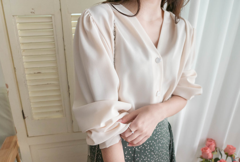V Pleated 不透膚通透鈕扣質感雪紡, Blouse/ BU8965