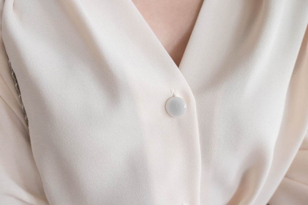 V Pleated 不透膚通透鈕扣質感雪紡, Blouse/ BU8965