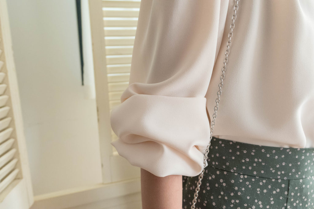 V Pleated 不透膚通透鈕扣質感雪紡, Blouse/ BU8965