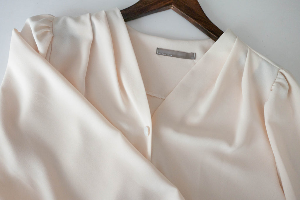 V Pleated 不透膚通透鈕扣質感雪紡, Blouse/ BU8965