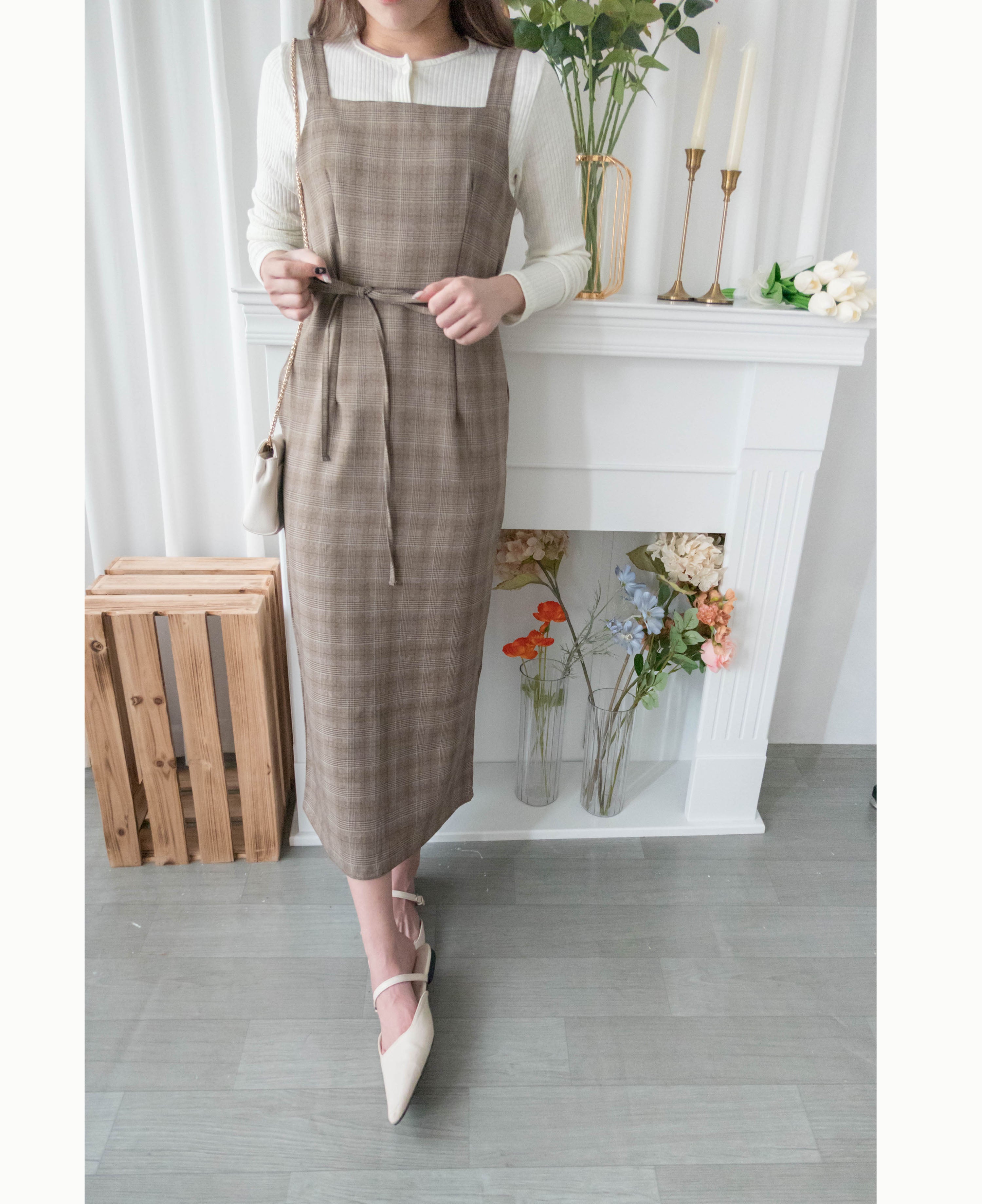 Check 平領啡格子修身不貼後開叉背心裙, Dress/ DS9325