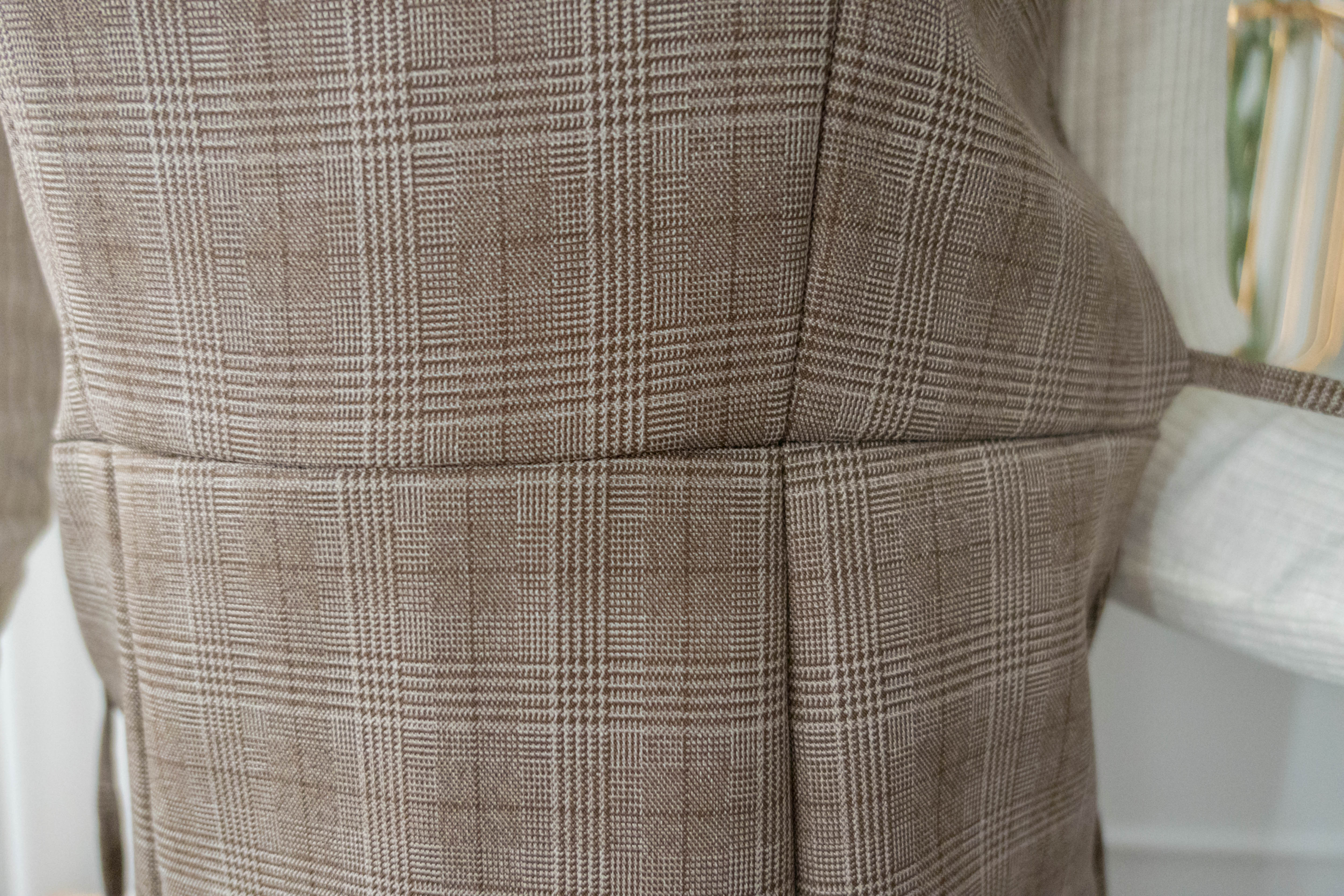 Check 平領啡格子修身不貼後開叉背心裙, Dress/ DS9325