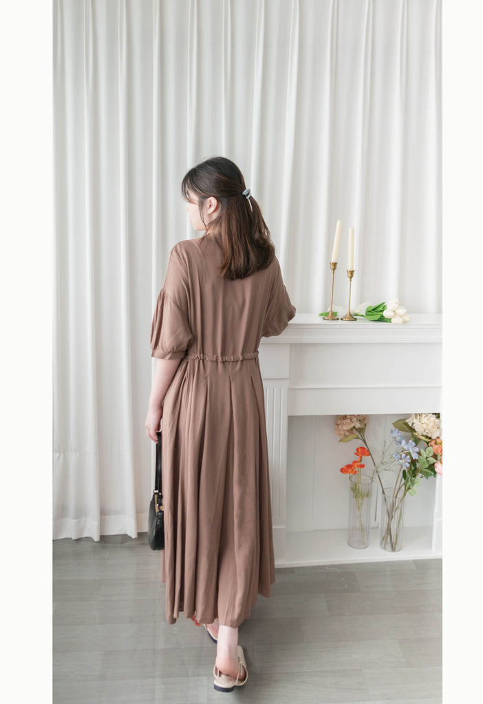 Wheat Milktea 燕麥奶茶刺繡側修腰百褶口袋連身裙, Dress/ DS9342