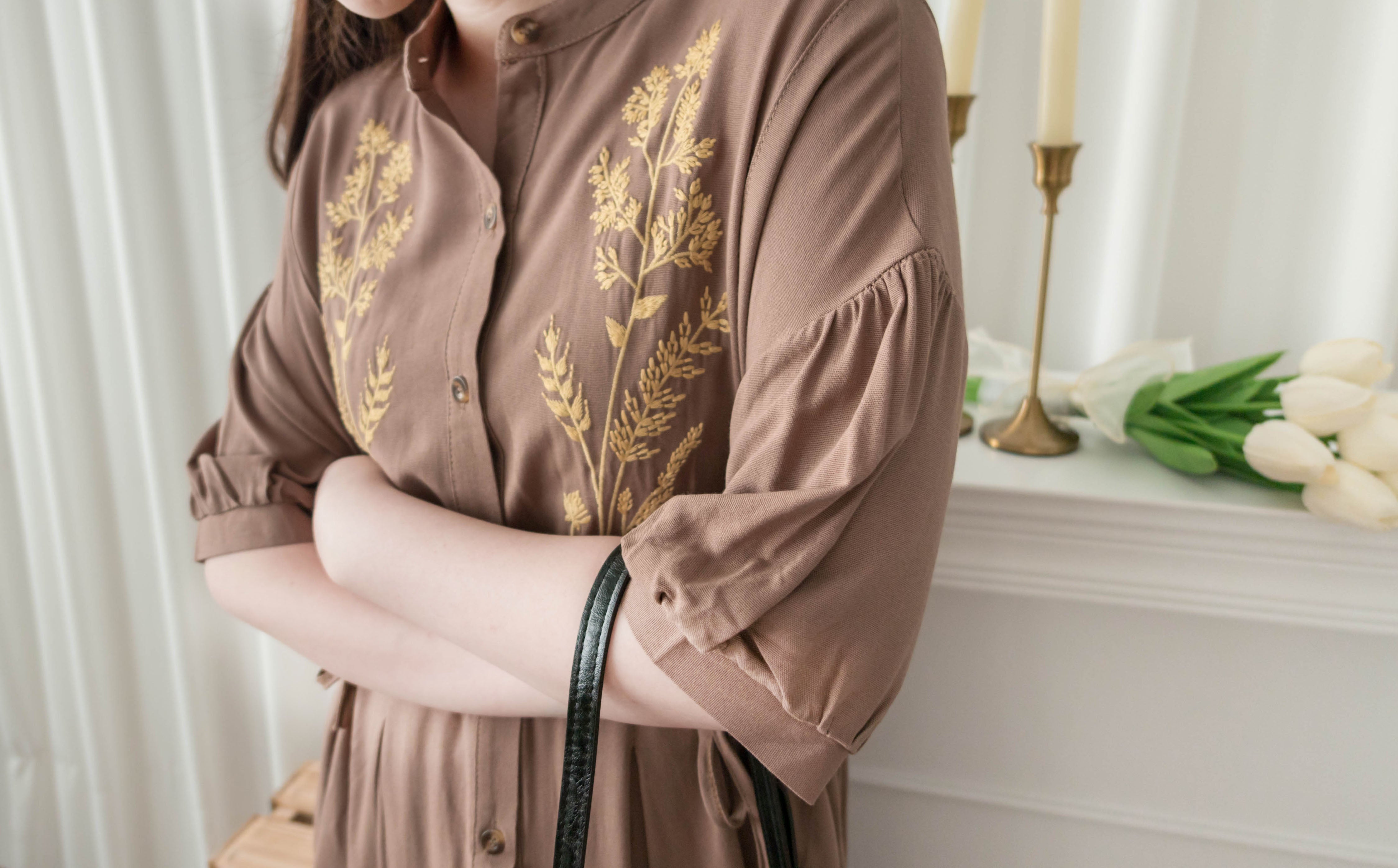 Wheat Milktea 燕麥奶茶刺繡側修腰百褶口袋連身裙, Dress/ DS9342