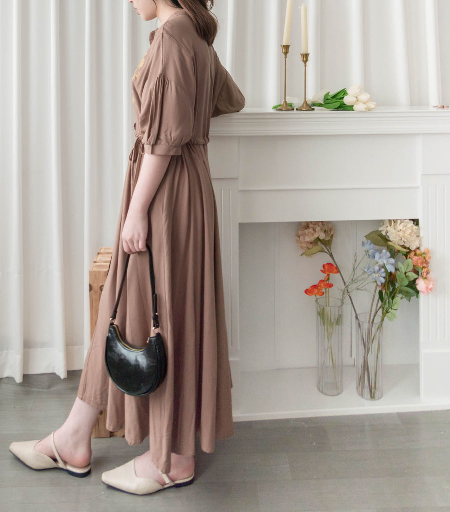 Wheat Milktea 燕麥奶茶刺繡側修腰百褶口袋連身裙, Dress/ DS9342