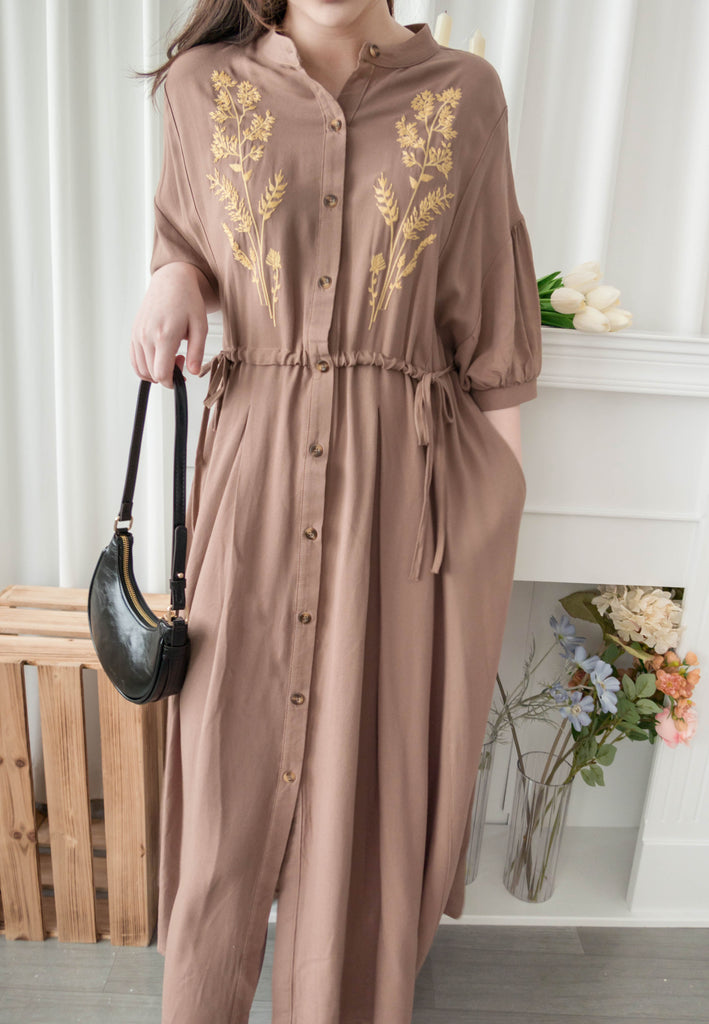 Wheat Milktea 燕麥奶茶刺繡側修腰百褶口袋連身裙, Dress/ DS9342
