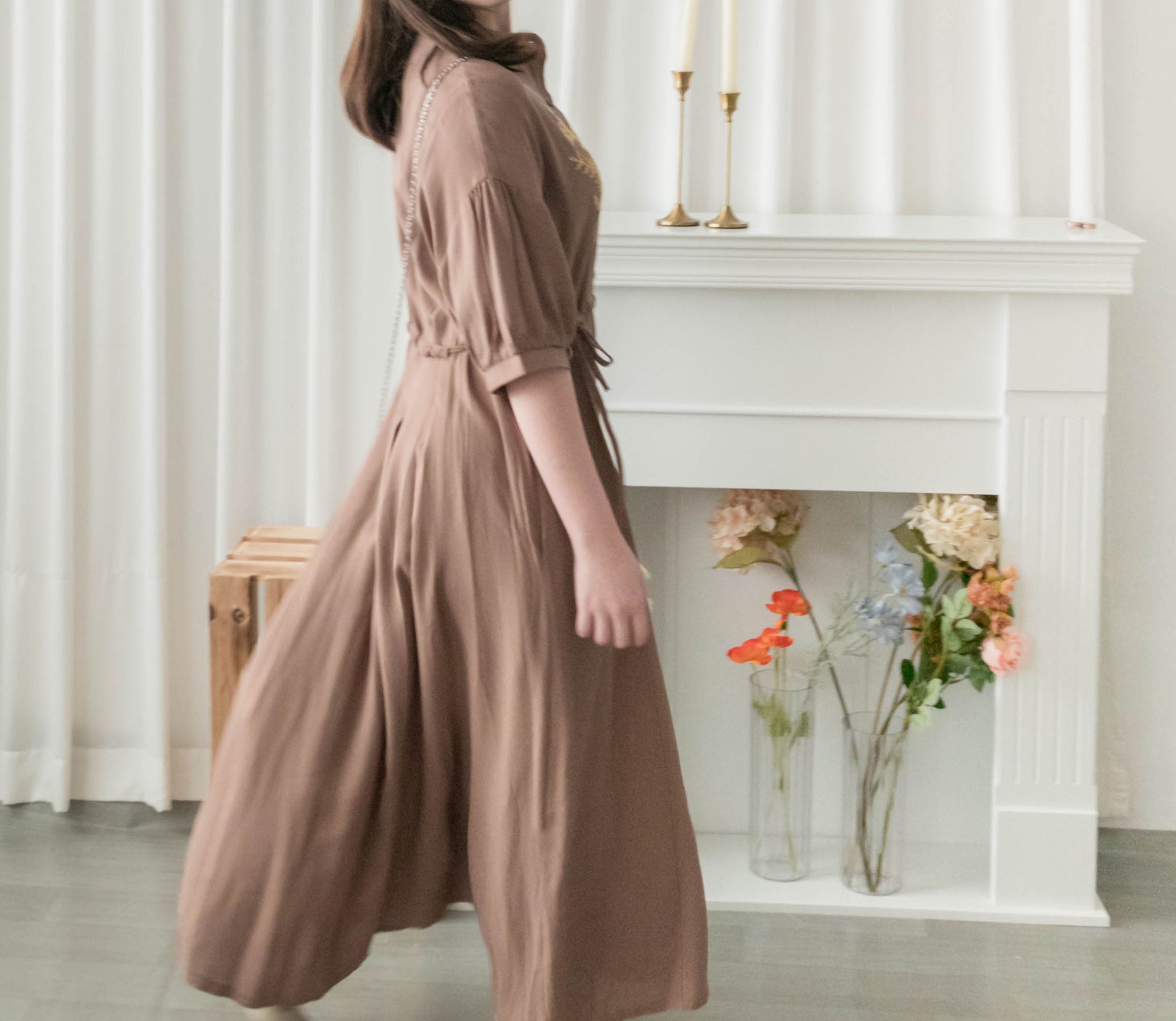 Wheat Milktea 燕麥奶茶刺繡側修腰百褶口袋連身裙, Dress/ DS9342