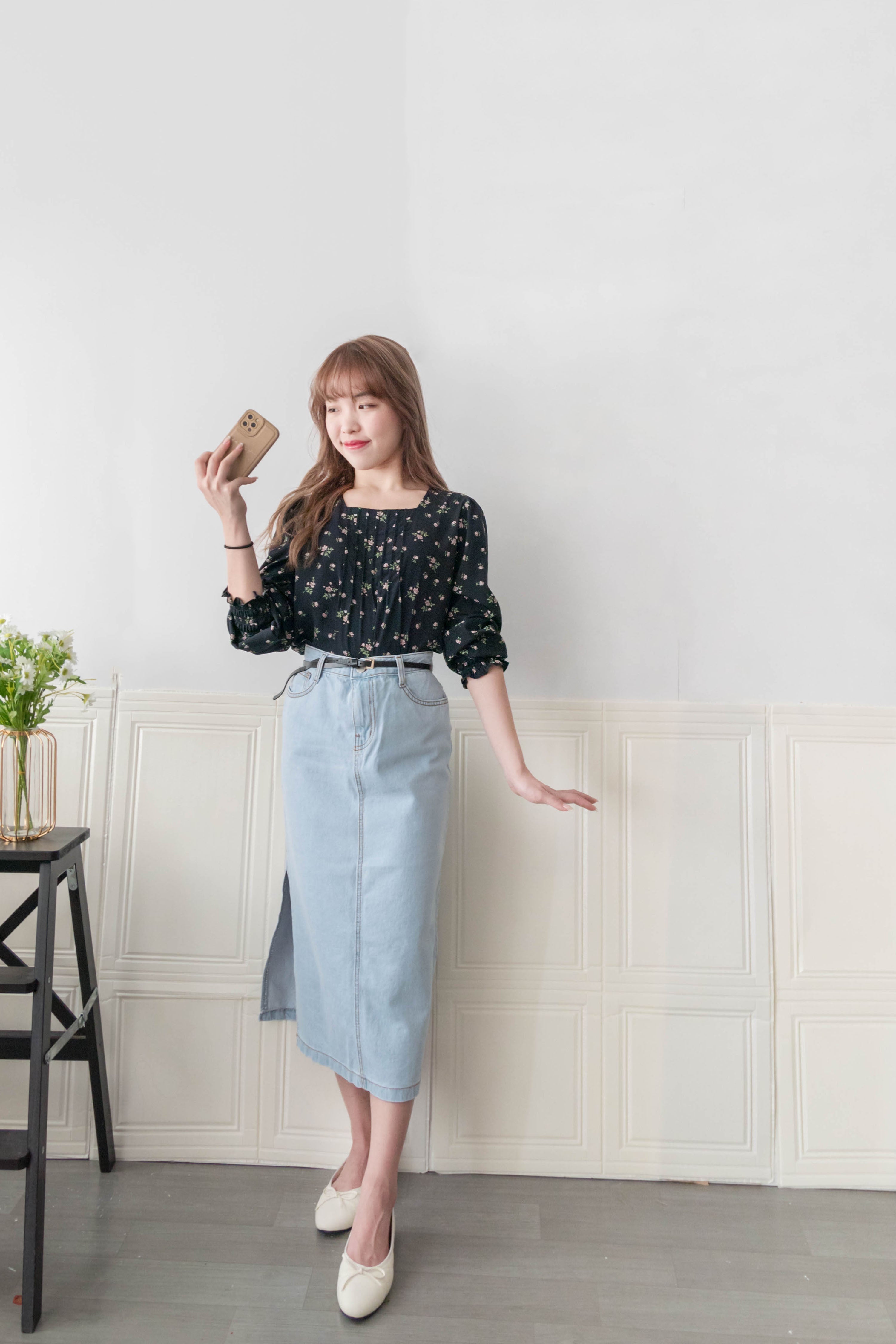 Rose Square 光澤黑色方領車褶薔薇印花, Blouse/ BU8975