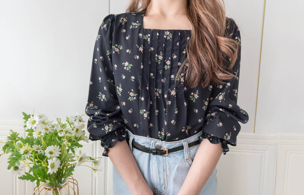Rose Square 光澤黑色方領車褶薔薇印花, Blouse/ BU8975