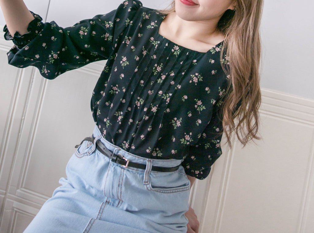 Rose Square 光澤黑色方領車褶薔薇印花, Blouse/ BU8975