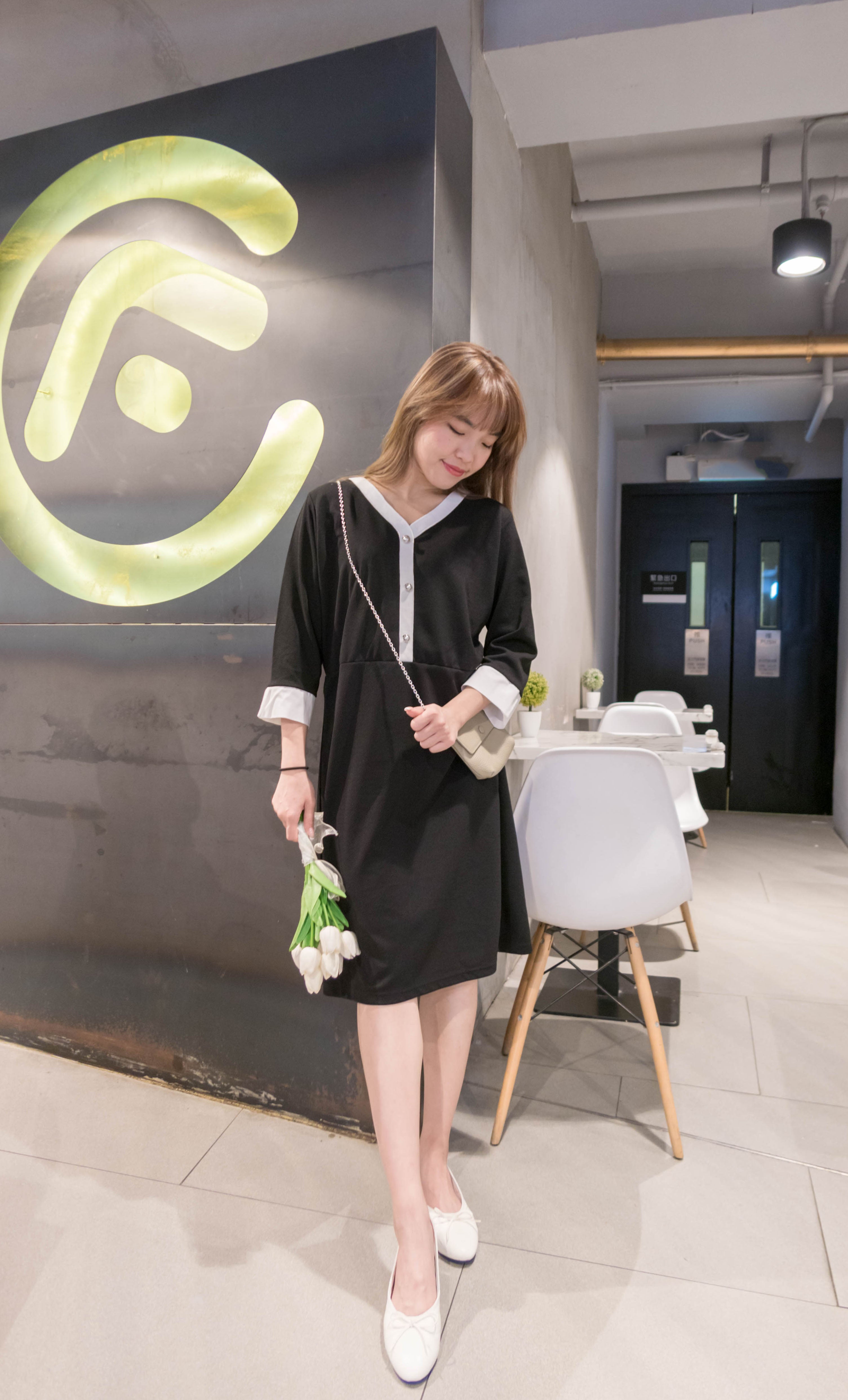 Tiffany Pearl 白織紋衣領珍珠鈕扣拼恤衫袖口連身衫, Blouse/ DS9332