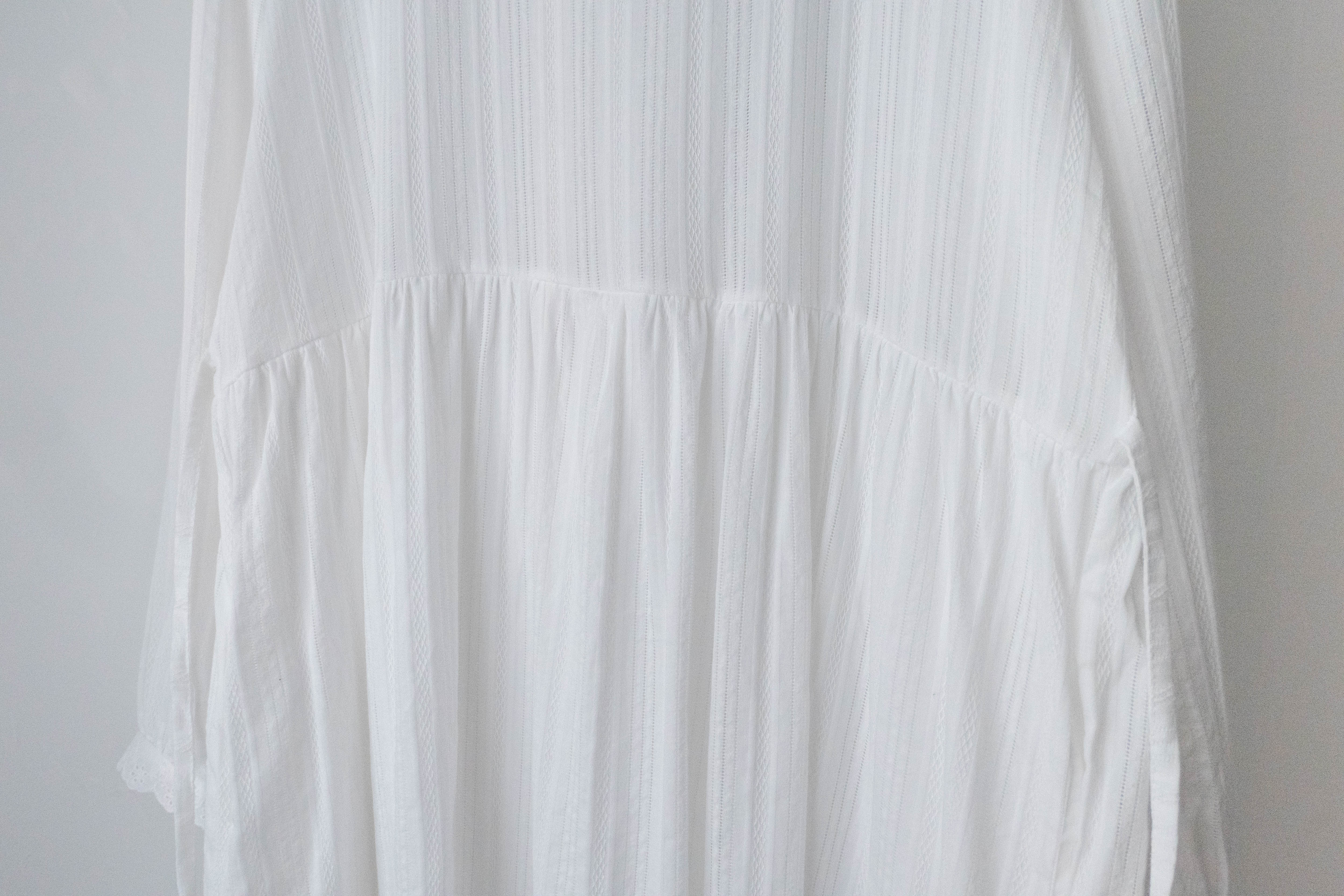 White Lace 白色後金鈕花邊手袖口袋民族通花修腰, Blouse/ DS9337