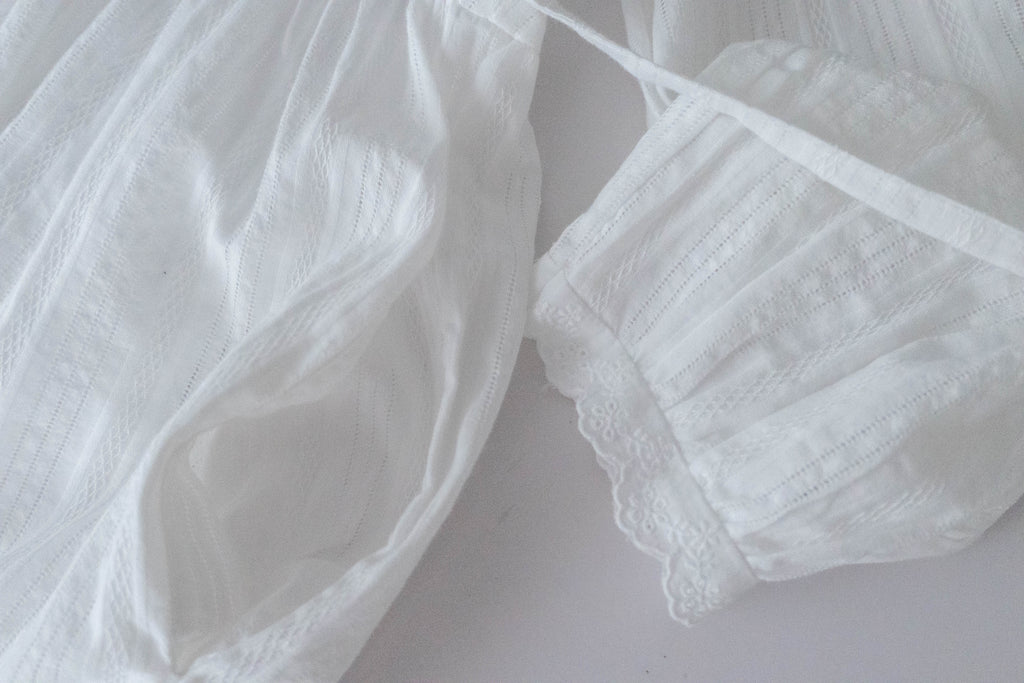 White Lace 白色後金鈕花邊手袖口袋民族通花修腰, Blouse/ DS9337