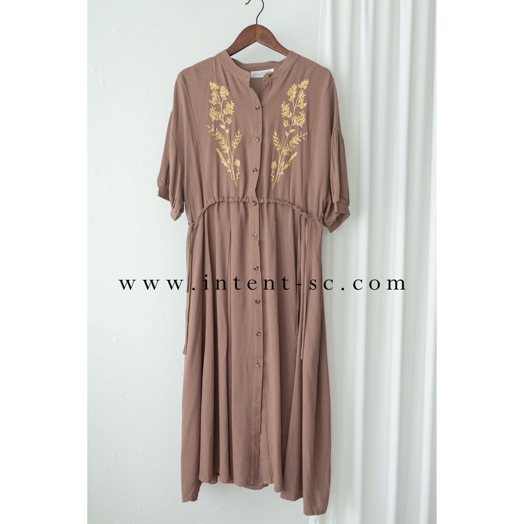 Wheat Milktea 燕麥奶茶刺繡側修腰百褶口袋連身裙, Dress/ DS9342