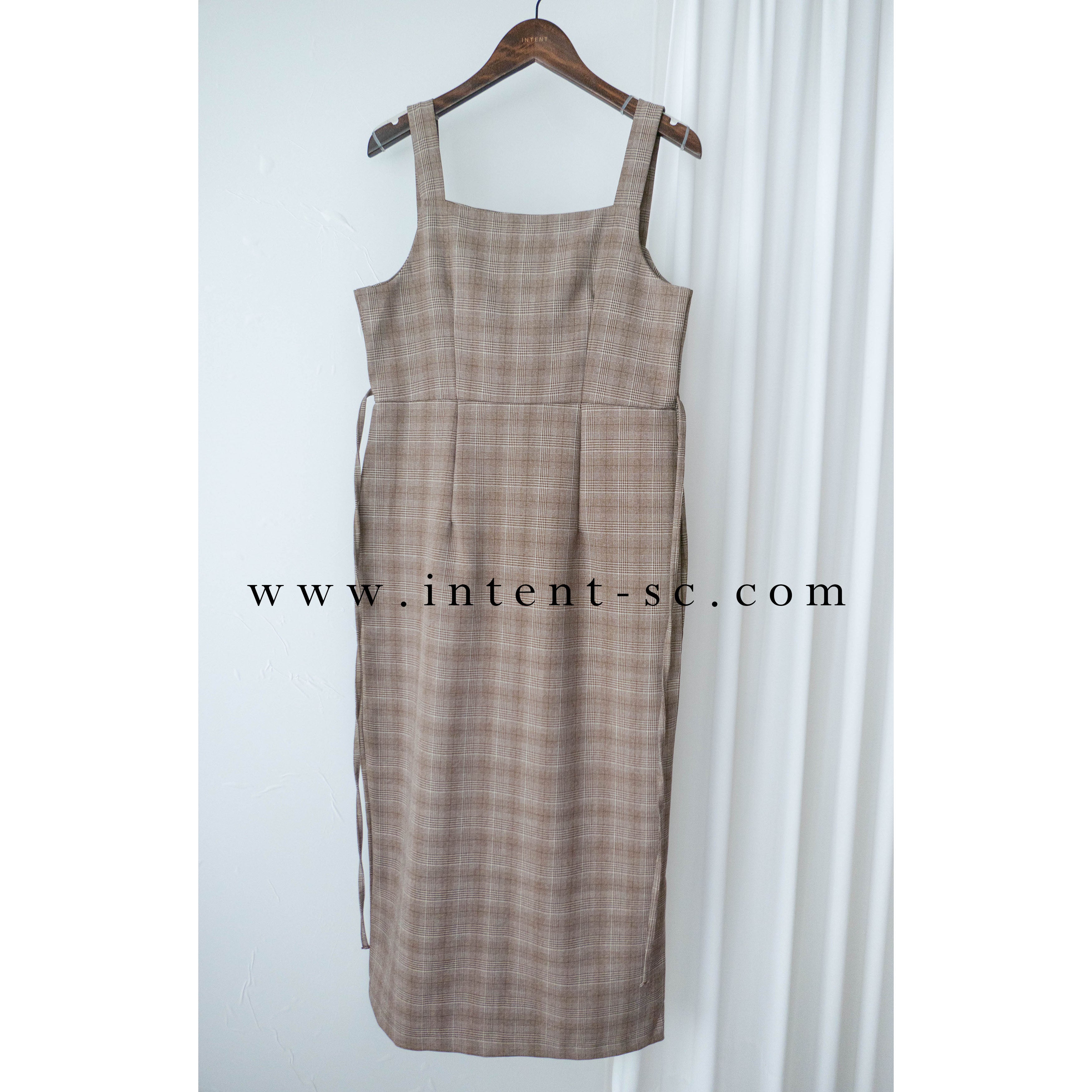 Check 平領啡格子修身不貼後開叉背心裙, Dress/ DS9325