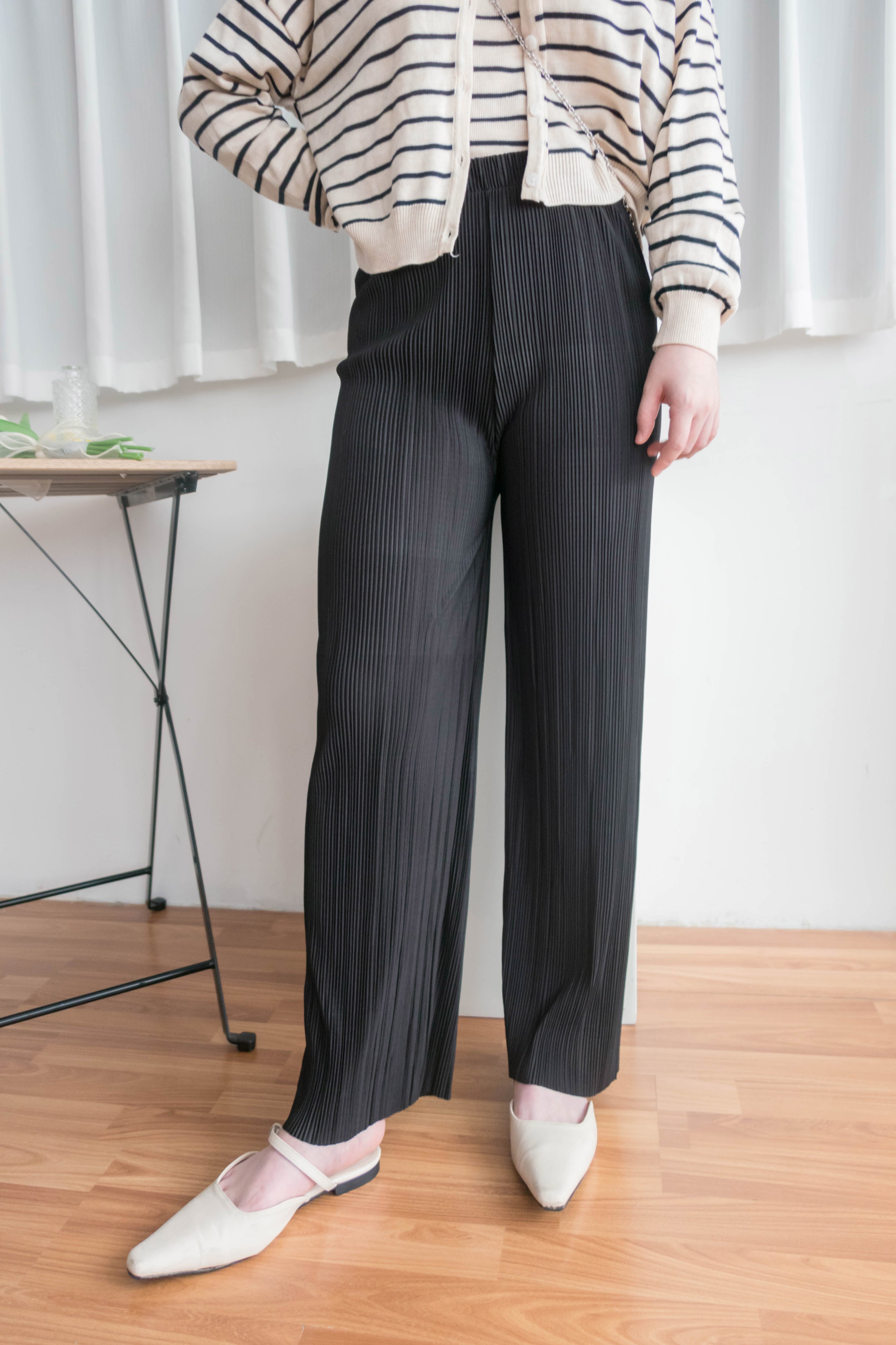 Black Pleated 黑色百褶垂感修腳長褲, Pants/ PT8395